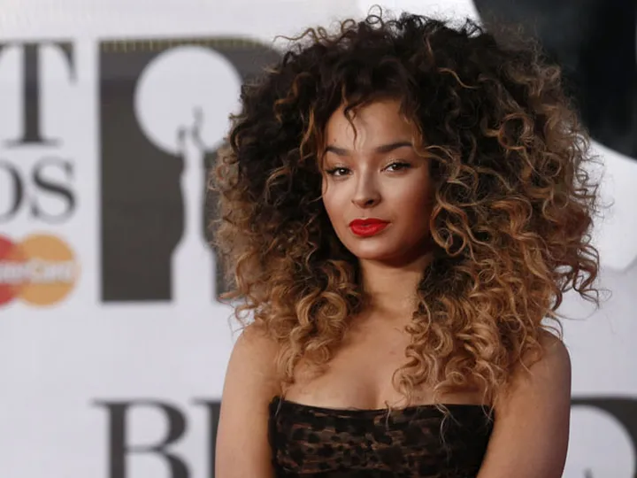 Ella Eyre to record England rugby single