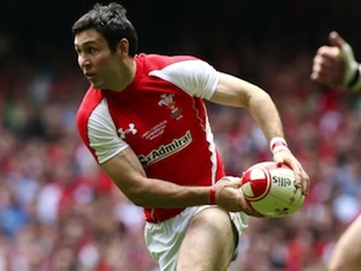 Jones announces retirement