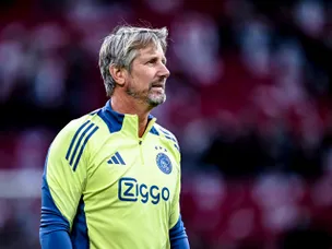 Van der Sar explains why 'tremendous' Onana flopped at Old Trafford