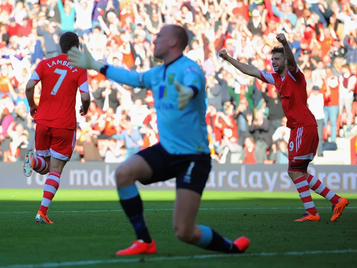 Saints hold off late Norwich rally