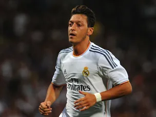 Ozil starts for Arsenal