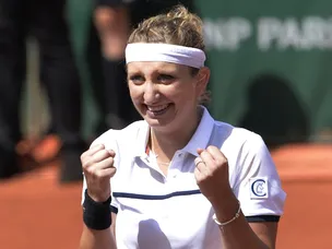 Bacsinszky through to French Open semis