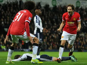 Blind rescues point for Man Utd