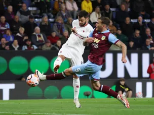 Fernandes stunner ends Man United's losing run