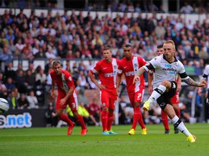 Russell hails "hero" Sammon