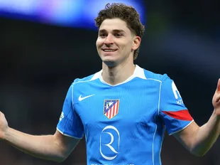 Barcelona: Premier League alternative to Julian Alvarez 'gains traction'
