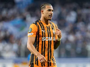 Arsenal, Man United 'join' 10 clubs in race for £30m Brazilian talent