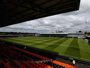 Akinde treble seals Barnet victory