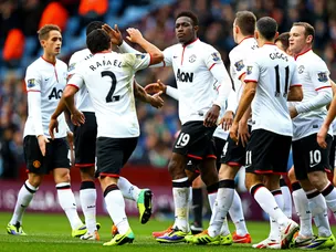 Welbeck brace gives United lead