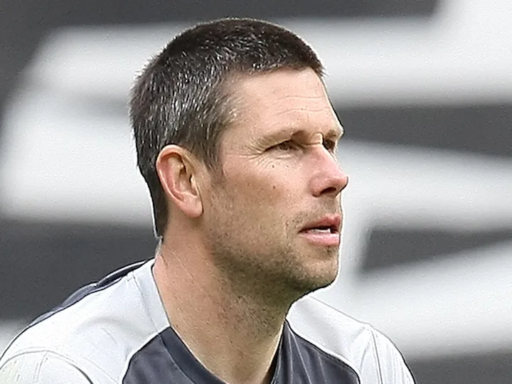 Bennett leaves Huddersfield for Forest