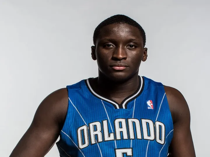Oladipo sprains medial collateral ligament
