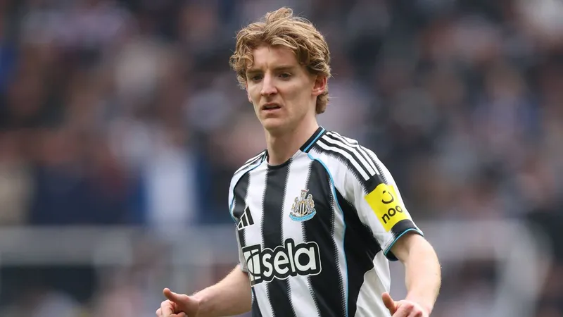 Advantage Arsenal? Gordon transfer stance 'revealed' ahead of summer window