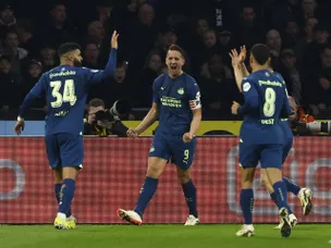 PSV prolong unbeaten Eredivisie run in four-goal Feyenoord draw