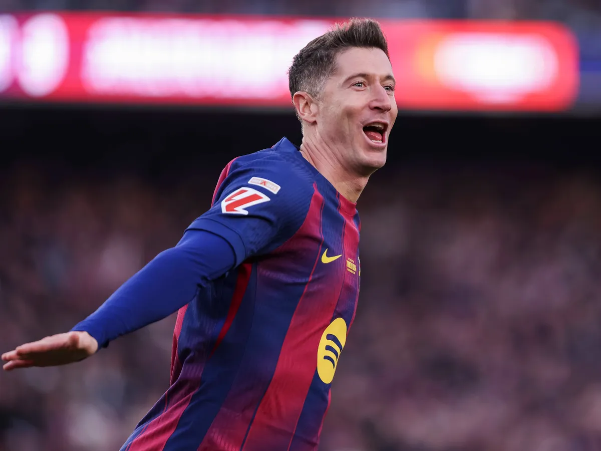 Five offers? Lewandowski 'calmly studying' Barca future