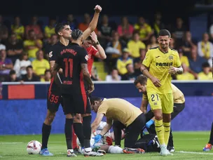 Huge concern: Barcelona star stretchered off in clash with Villarreal