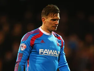 Dorus de Vries returns to Forest goal