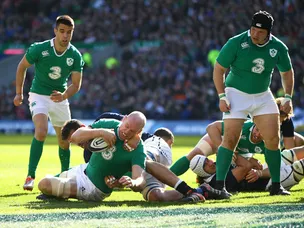 Ireland cruise past Scotland