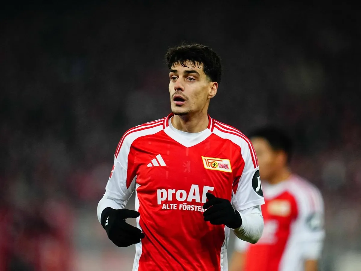 Leeds United transfer news: Whites 'pushing hard' to sign Portuguese defender amid Pascal Struijk fears