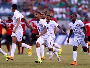Panama win shootout to reach semis