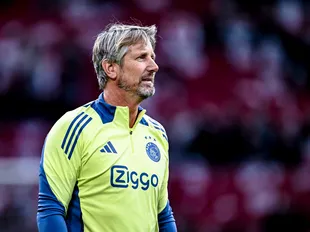 Van der Sar explains why 'tremendous' Onana flopped at Old Trafford
