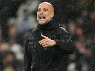 Guardiola sends "alive" warning to Gunners after City sweep past Palace