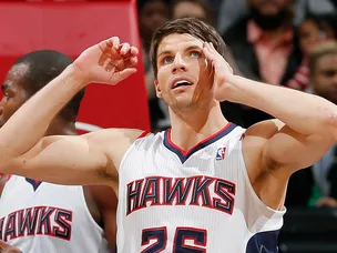 Hawks hold off Nets