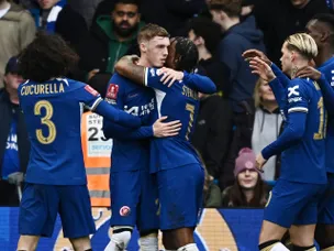 Chelsea win six-goal Leicester spectacular to reach FA Cup semi-finals