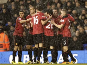 Van Persie heads United in front