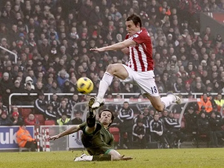 Whitehead praises Crouch, Palacios debuts