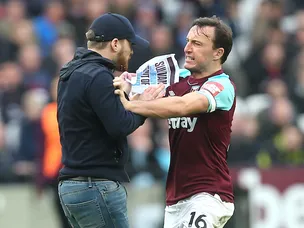 West Ham call 'emergency meeting'