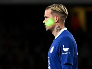 Arsenal fan arrested after laser shined in Mudryk's face