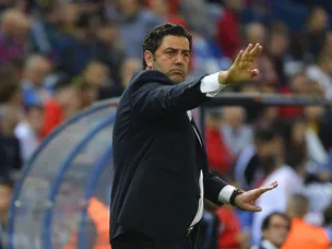 Benfica cruise to fourth successive title