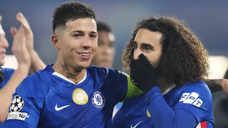 Man United lining up 'shock' summer move for 'unsettled' Chelsea star