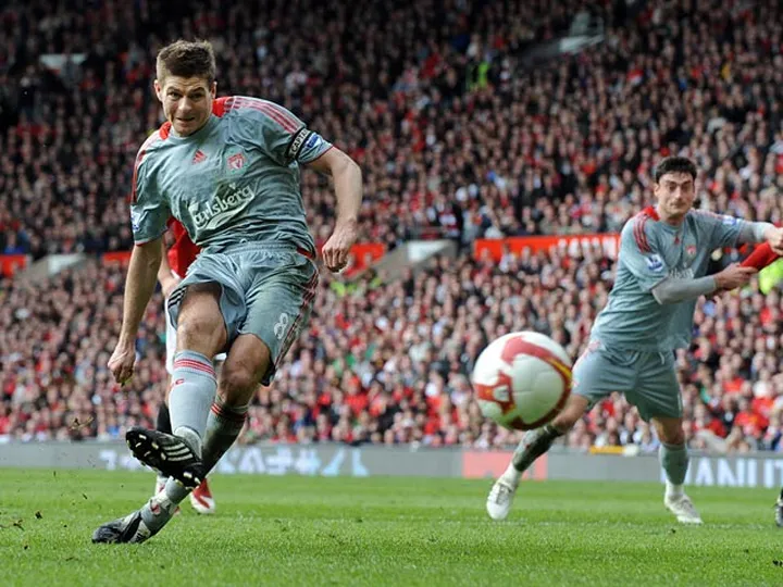 Liverpool ahead through Gerrard pen