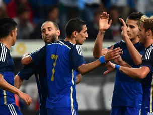 Argentina hold slender lead against Paraguay