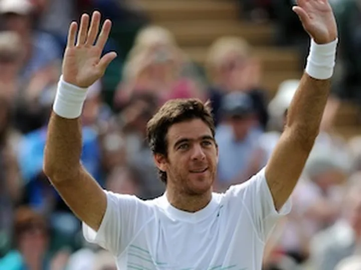Del Potro beats Federer at Swiss Indoors