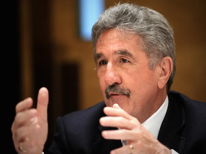 Gerald Davies backs Wales to progress