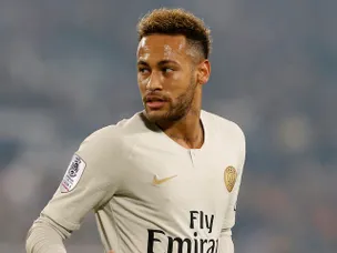 Neymar scores but comes off injured as PSG maintain unbeaten run