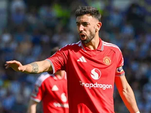 Berrada provides major update on "leader" Fernandes ahead of crucial summer