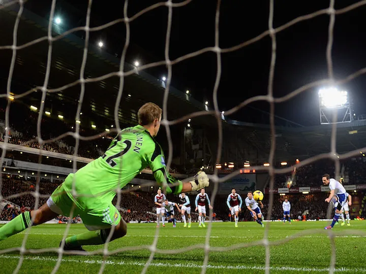 West Ham stars make mince pies