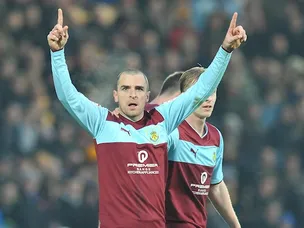 Burnley lead at Hull