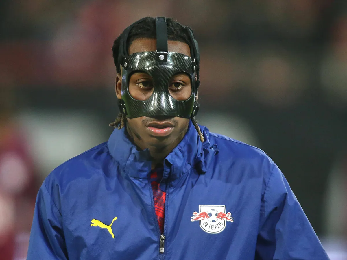 Real Madrid 'monitoring' Liverpool-linked winger amid uncertainty over attacking duo