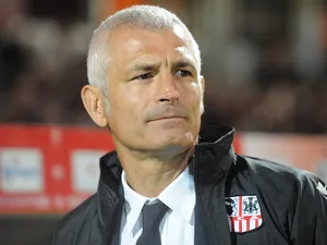 Ajaccio's Italian coach Fabrizio Ravanelli looks on during the French L1 football match Guingamp vs Ajaccio on October 26, 2013