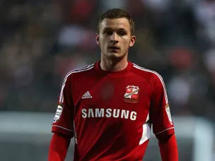 Swindon leave it late to beat Shrewsbury