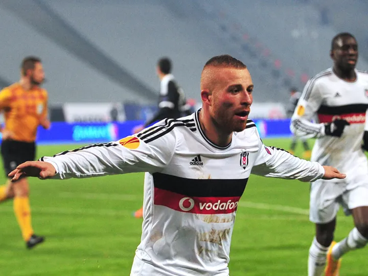 Report: Man United plot Tore move