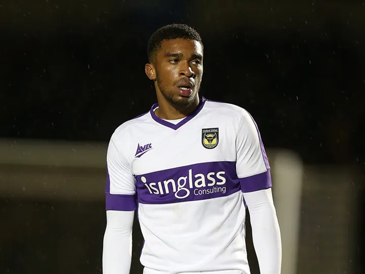 Charlton recall Holmes-Dennis from Oxford