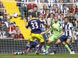 Report: Davies out for four weeks