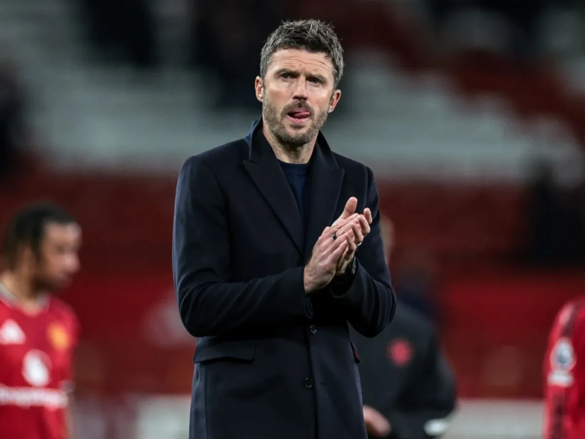 Man United transfer news: Michael Carrick fear as European giant would 'love' to sign Premier League midfield target