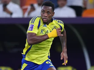 Latest transfer news, rumours: Fenerbahce closing on ex-Villa star, Forest chasing Spanish attacker