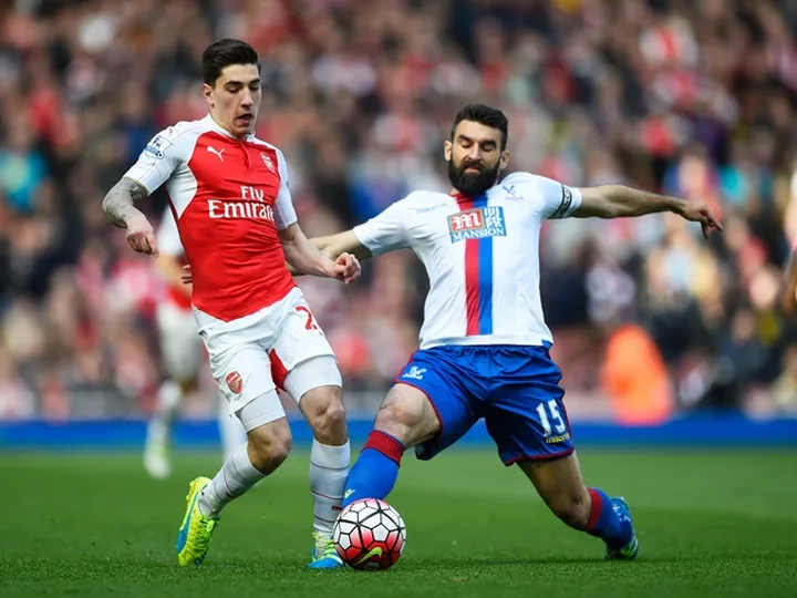Report: Barcelona drop Bellerin interest